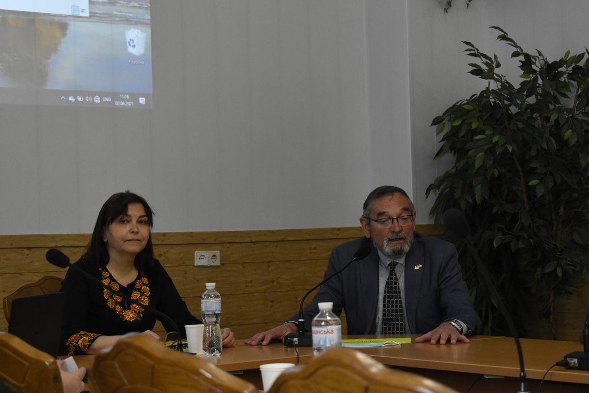 round table photo-1